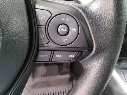 Used 2024 Toyota RAV4 XLE FWD image 33