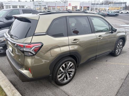 Used 2025 Subaru Forester Touring image 5