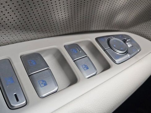 Used 2022 Genesis G70 2.0T w/ Prestige Package image 19