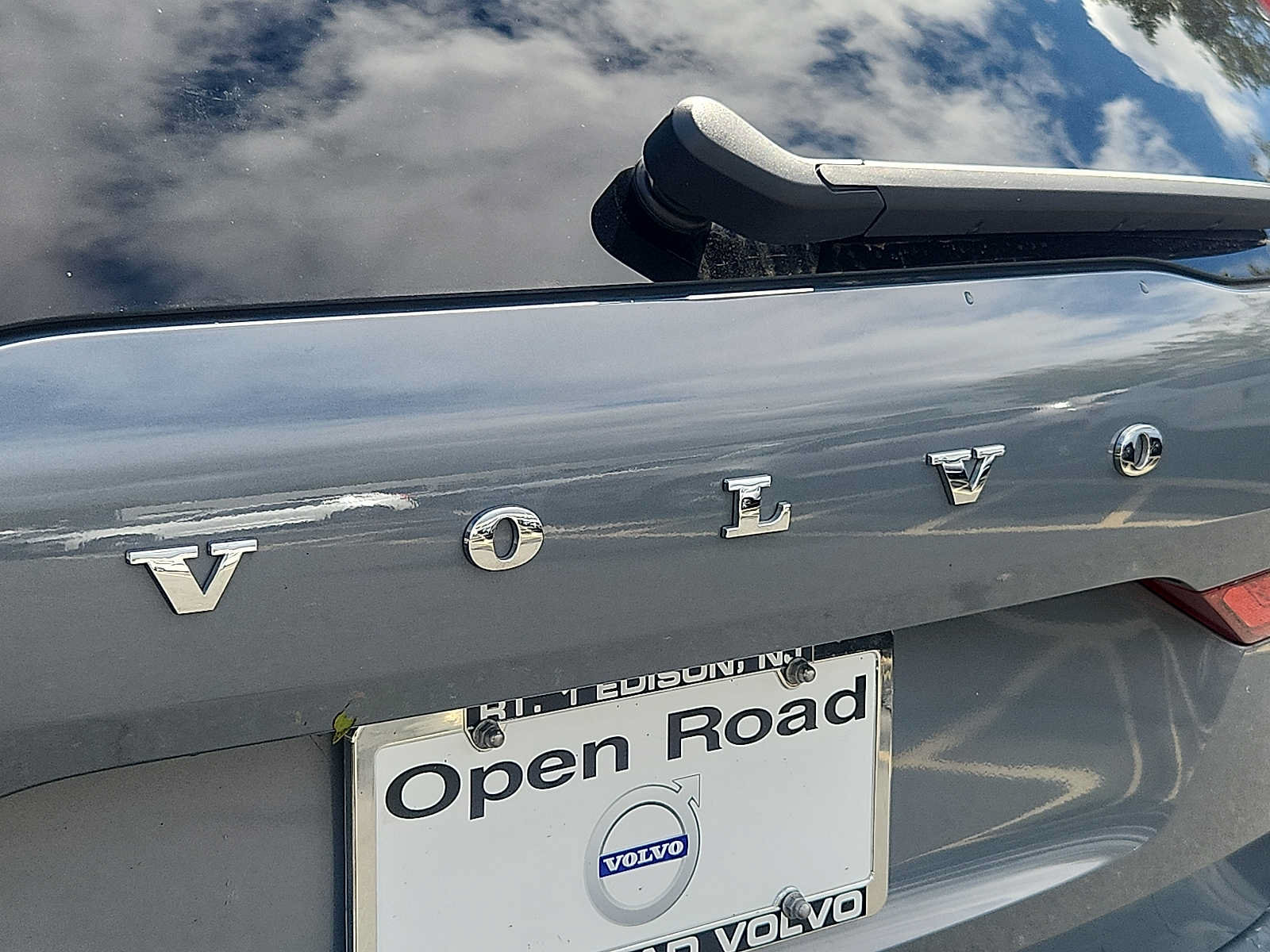 Certified 2024 Volvo XC60 T8 Plus w/ Climate Package AWD/4WD image 29