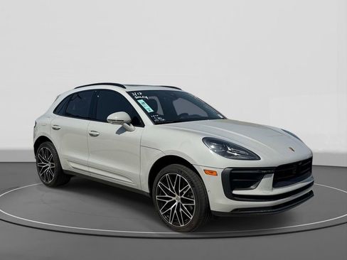 Used 2024 Porsche Macan image 1