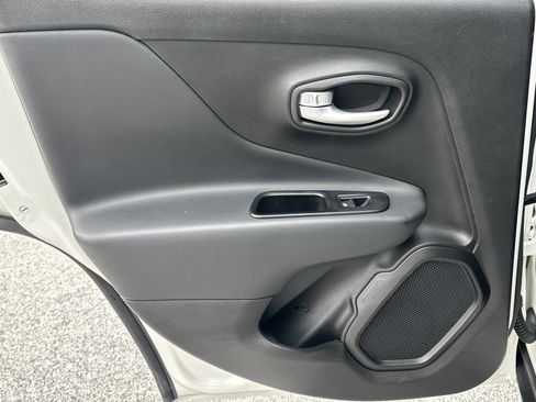 Used 2023 Jeep Renegade Latitude image 21