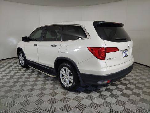 Certified 2017 Honda Pilot LX image 3