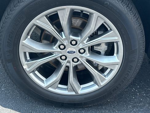 Used 2022 Ford Explorer XLT w/ Equipment Group 202A AWD/4WD image 10