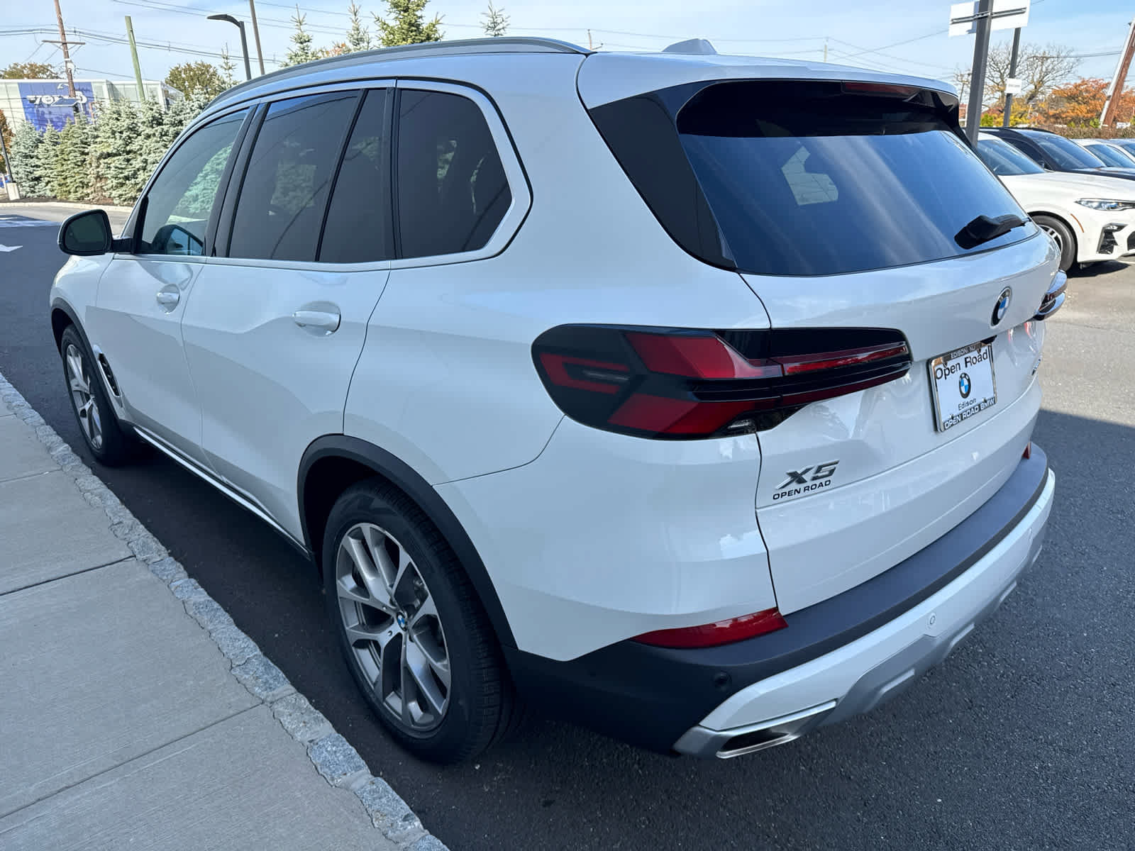 Used 2024 BMW X5 xDrive40i w/ Parking Assistance Package AWD/4WD image 8