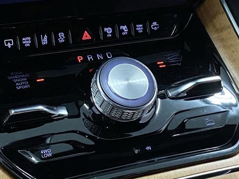 Used 2022 Jeep Grand Wagoneer Series III image 23