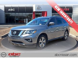 Used 2020 Nissan Pathfinder SV image 1