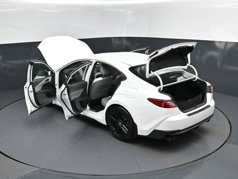 Used 2025 Toyota Camry SE w/ Convenience Package image 2