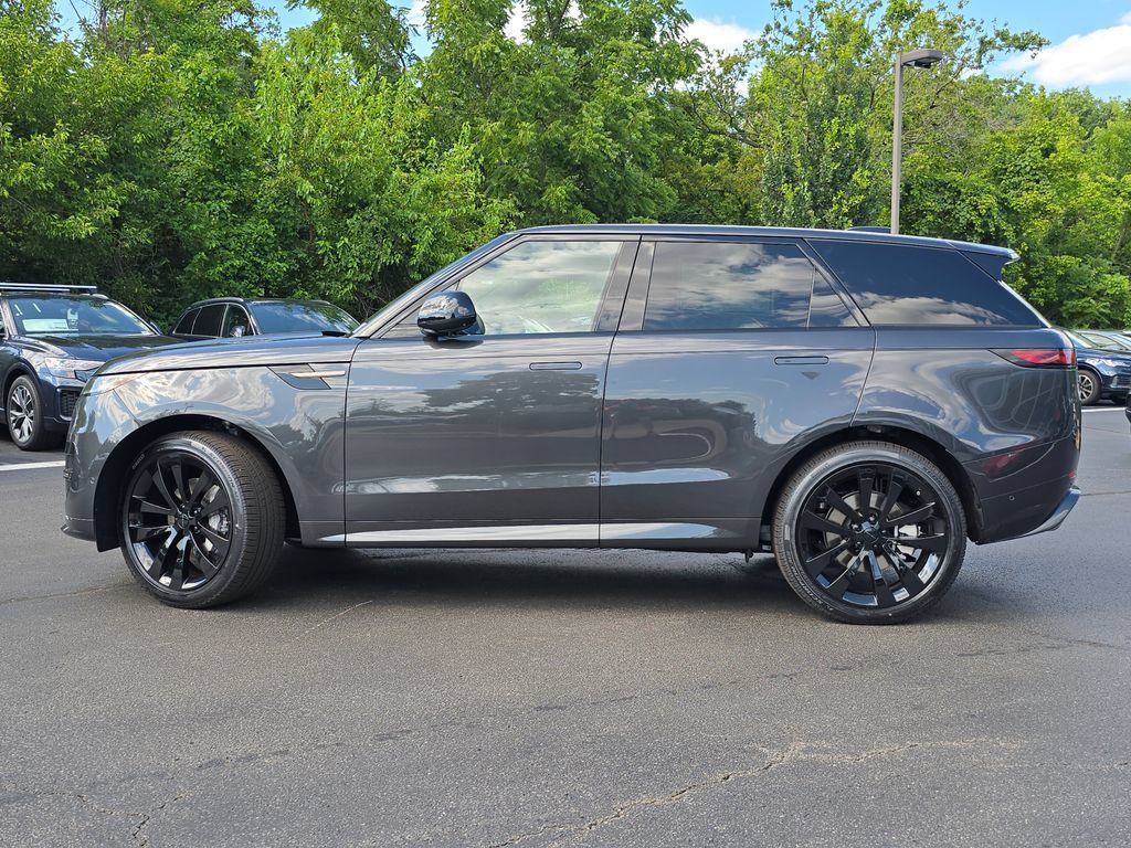 New 2026 Land Rover Range Rover Sport Dynamic SE AWD/4WD image 9