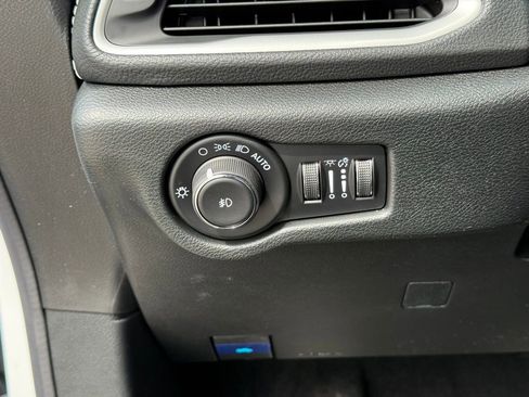 New 2026 Chrysler Pacifica Select FWD image 18