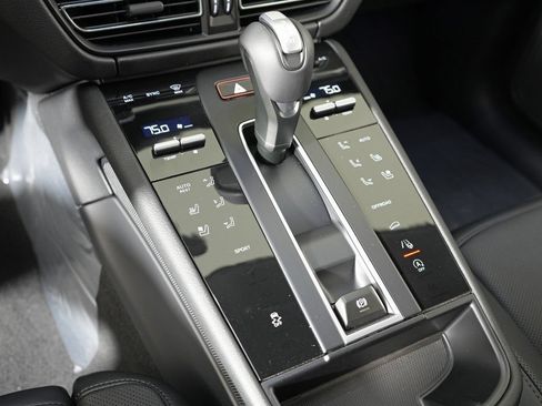 Used 2026 Porsche Macan AWD/4WD image 28