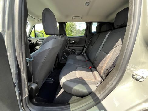 Used 2023 Jeep Renegade Latitude AWD/4WD image 16