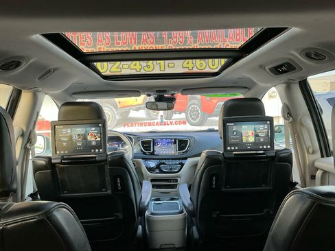 Used 2018 Chrysler Pacifica Limited w/ Tire & Wheel Group image 18