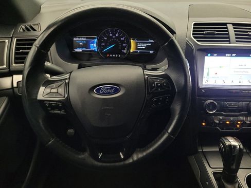Used 2018 Ford Explorer XLT w/ Equipment Group 202A FWD image 22