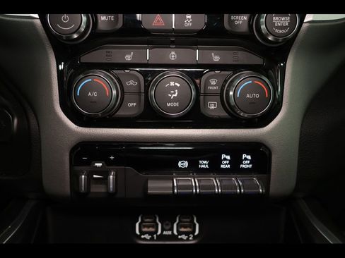 Used 2022 RAM 2500 Big Horn w/ Level C Equiment Group AWD/4WD image 30