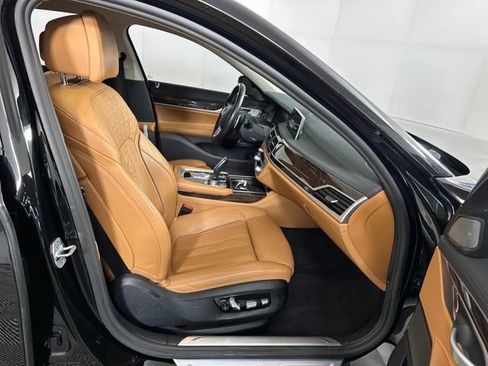 Used 2021 BMW 750i xDrive image 29