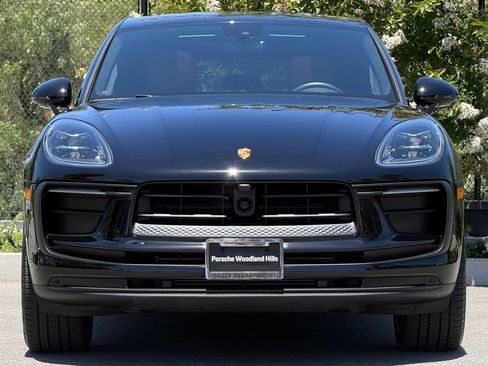 Used 2026 Porsche Macan AWD/4WD image 10