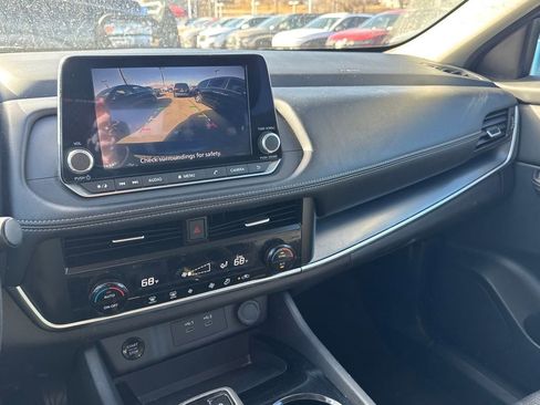 Used 2024 Nissan Rogue SV image 17