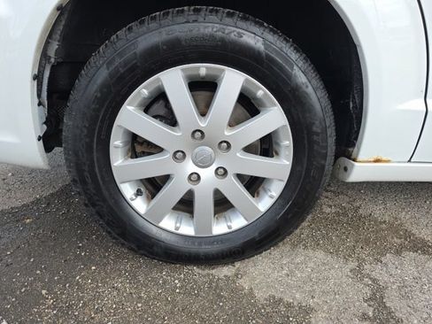 Used 2015 Chrysler Town & Country Touring w/ Driver Convenience Group FWD image 32