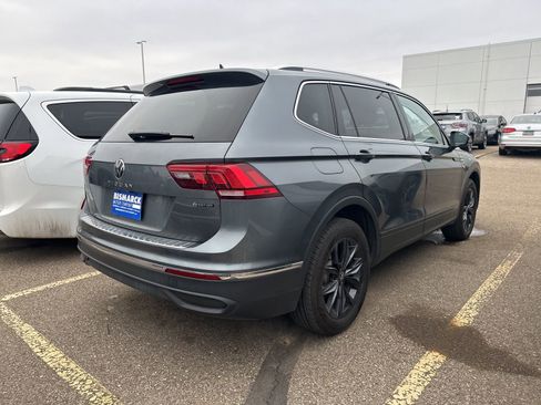 Certified 2024 Volkswagen Tiguan SE w/ Panoramic Sunroof Package image 3