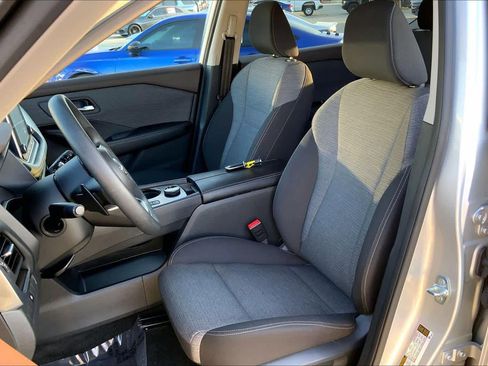 Used 2023 Nissan Rogue SV image 8