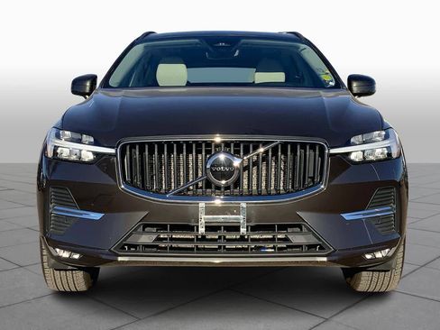 Used 2022 Volvo XC60 B5 Momentum w/ Protection Package Premier image 4