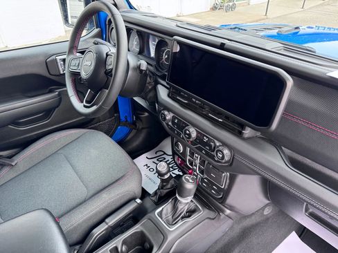 Used 2025 Jeep Wrangler Unlimited Rubicon image 17