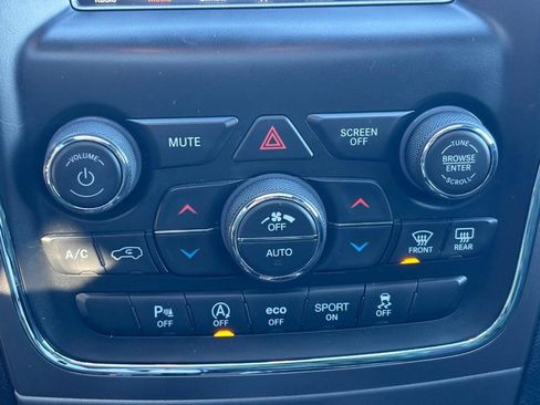 Used 2019 Jeep Grand Cherokee Laredo image 22