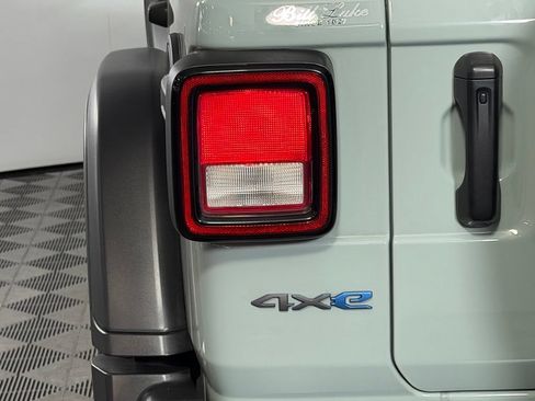 Used 2024 Jeep Wrangler Unlimited AWD/4WD image 11