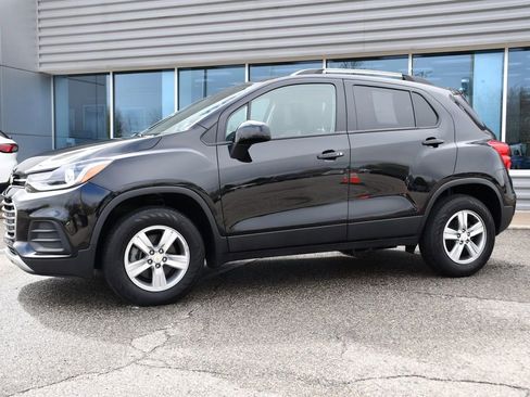 Used 2022 Chevrolet Trax LT w/ LT Convenience Package AWD/4WD image 2