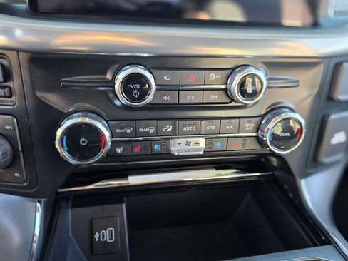 Used 2025 Ford F150 Lariat w/ Equipment Group 501A Mid image 28