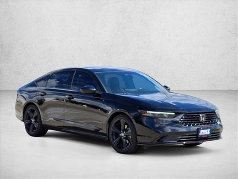 Used 2023 Honda Accord Sport image 3