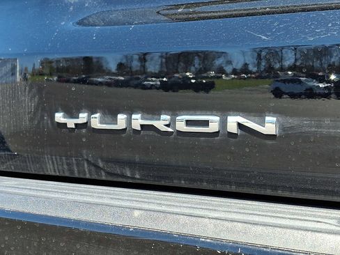 Certified 2021 GMC Yukon Denali w/ Denali Premium Package AWD/4WD image 32