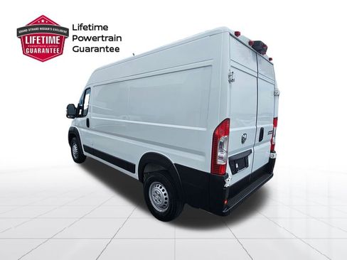 Used 2025 RAM ProMaster 2500 w/ Convenience Group FWD image 3