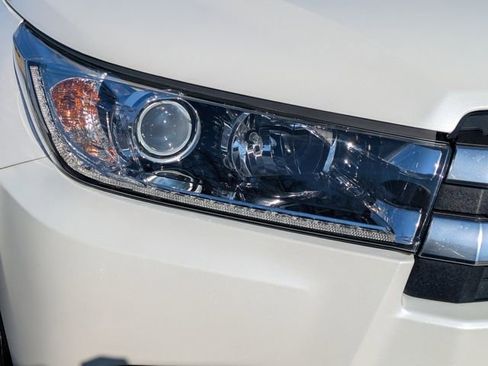 Used 2019 Toyota Highlander Limited image 10