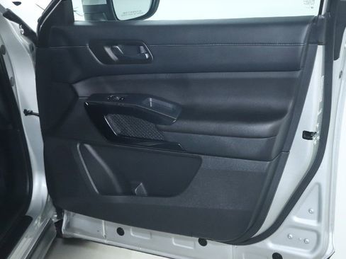 Certified 2025 Nissan Pathfinder SV FWD image 35