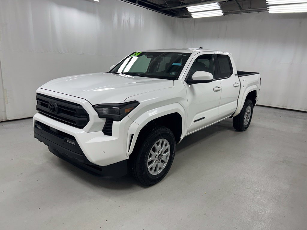 Used 2024 Toyota Tacoma SR5 AWD/4WD image 2