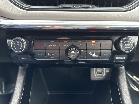 Used 2022 Jeep Compass Limited w/ Sun and Sound Group image 23