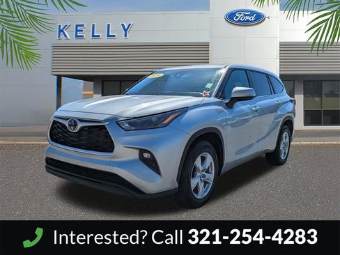 Used 2024 Toyota Highlander LE FWD image 1