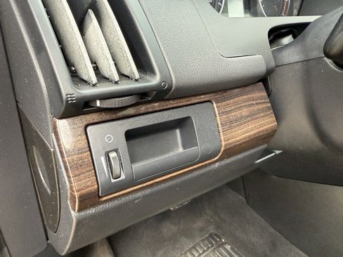 Used 2015 Land Rover LR2 image 18