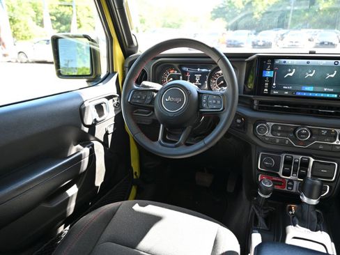 Used 2024 Jeep Wrangler Unlimited Rubicon AWD/4WD image 13