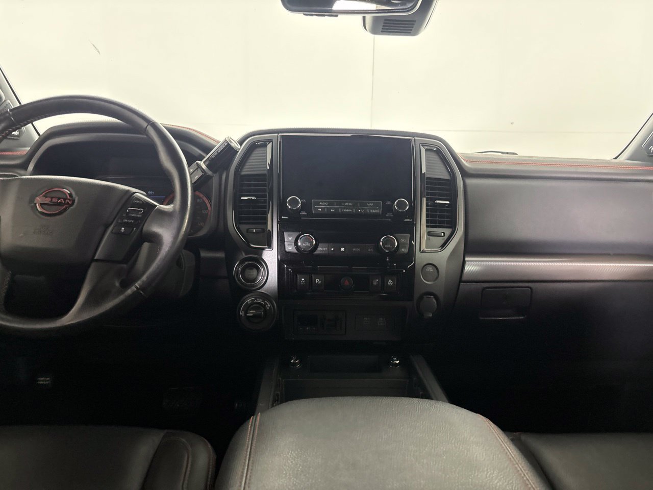 Used 2024 Nissan Titan PRO-4X w/ Pro-4x Convenience Package AWD/4WD image 23