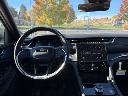 New 2025 Jeep Grand Cherokee Laredo X w/ Luxury Tech Group I image 29