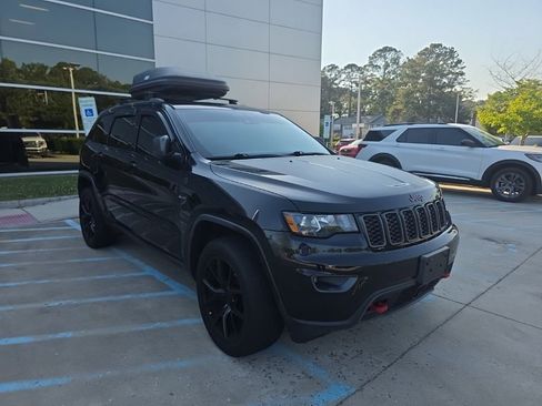 Used 2018 Jeep Grand Cherokee Trailhawk AWD/4WD image 2