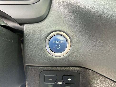 Certified 2024 Toyota Sequoia Platinum AWD/4WD image 18