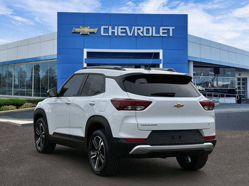 Certified 2024 Chevrolet TrailBlazer LT w/ LT Cold Weather Package FWD image 4