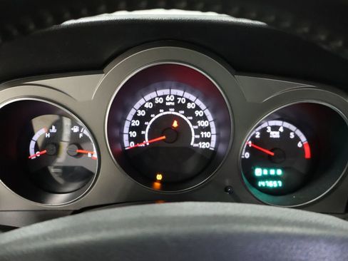 Used 2010 Dodge Avenger R/T image 7