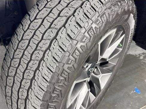 Used 2023 Chevrolet Tahoe Z71 w/ Off-Road Capability Package image 14