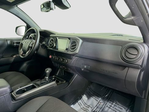 Used 2019 Toyota Tacoma TRD Sport image 29