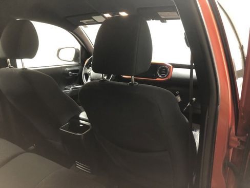 Used 2017 Toyota Tacoma TRD Sport w/ Tow Package (A/T) image 11